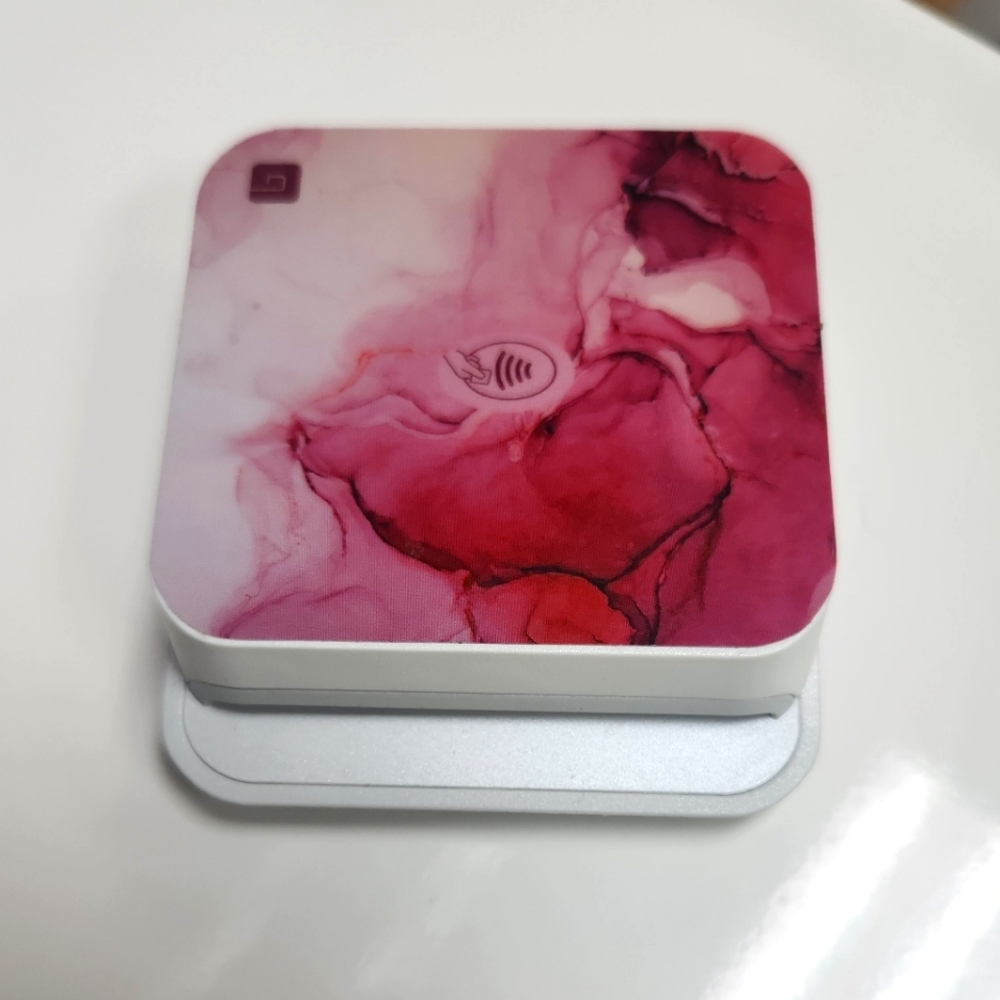 Gloss Genius card reader